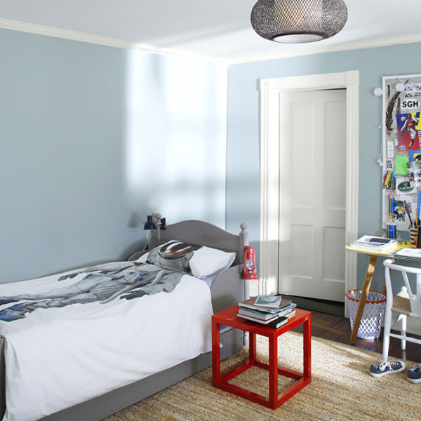 teen bedroom blue walls carousel 900x650